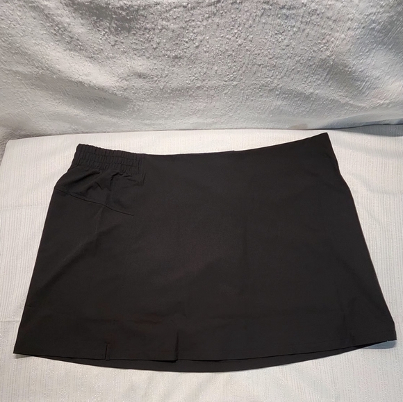 tek gear Dresses & Skirts - TEK GEAR WOMEN 2X Black Skirt / Short.